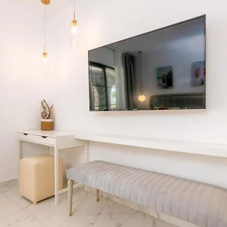 Pamina Mare ניאה סקיוני